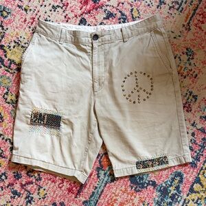 Men's khaki Twill Shorts with Stud Peace Motif, festival, hippie